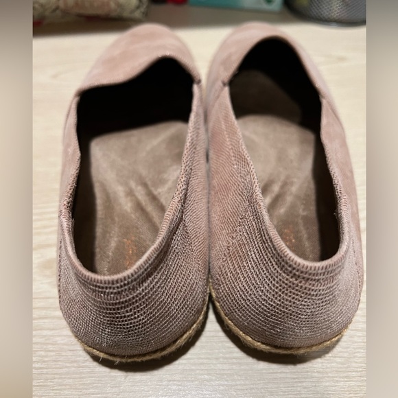 Aetrex Worldwide Blush Snake Slip on Shoes - Picture 3 of 6